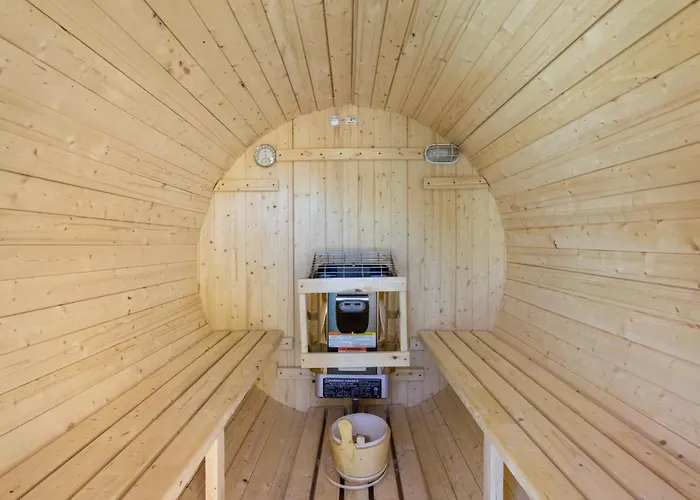 New Spacious Hot Tubsaunacold Plunge *